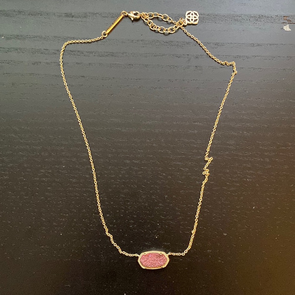 Kendra Scott necklace